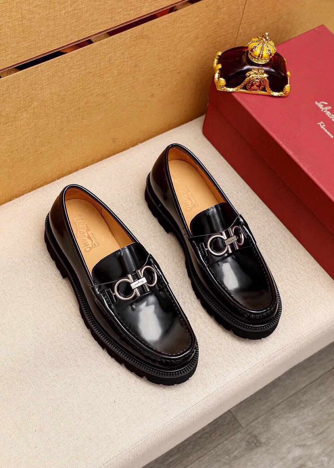 Men's shoes 💰580 💐 Product trademark: Ferragamo "Ferragamo" casual leather shoes Regular size: 38-44 (45.46🉑️customized) Product materials: Selected imported first-layer open-edge beaded cowhide leather upper + luxury hardware buckle, imported water-dyed cowhide leather lining. Strong three-dimensional visual effect, original outsole color: 4⃣️seed leather materials available